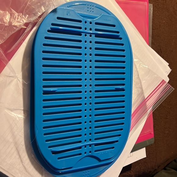 New Tupperware fridge stackable replacement grates and cover - Picture 2 of 3